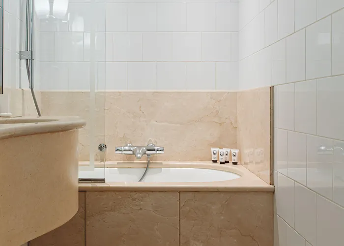 호텔 De L'abbaye 4*